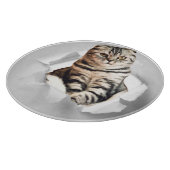 Funny Grey Cat Popping Through Torn Paper Illusion Schneidebrett (Ecke)