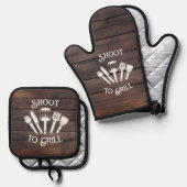 Funny Grilling Gift - 'Shoot to Grill' Ofenhandschuh & Topflappen-Set (Vorderseite/Rückseite)