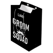 Funny Groom Squad Wedding Party Design Mittlere Geschenktüte (Vorderseite Schrägansicht)
