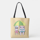 Funny Grumpy Couple am Strand in Rain Art Tasche (Rückseite)