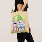 Funny Grumpy Couple am Strand in Rain Art Tasche (Von Nahem)