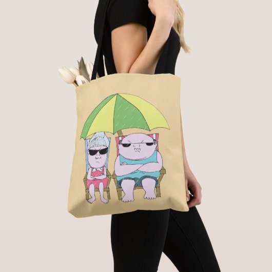 Funny Grumpy Couple am Strand in Rain Art Tasche (Von Nahem)