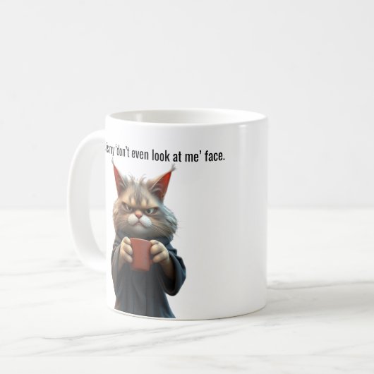 Funny Grumpy Katze in einer Robe und Kaffee Kaffeetasse (Vorderseite Links)