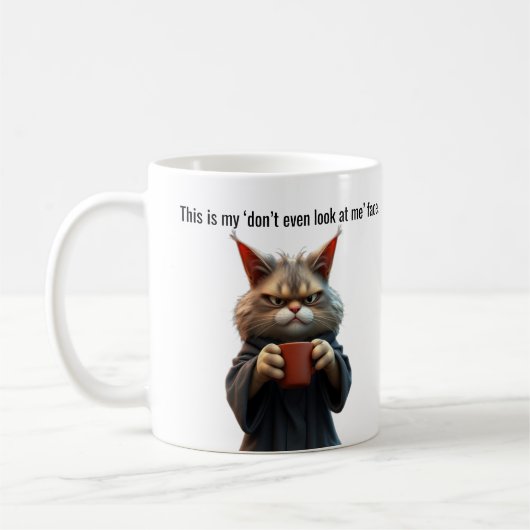 Funny Grumpy Katze in einer Robe und Kaffee Kaffeetasse (Links)