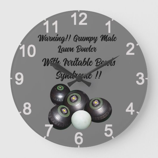 Funny Grumpy Male Lawn Bowler, Wall Clock Große Wanduhr (Vorderseite)