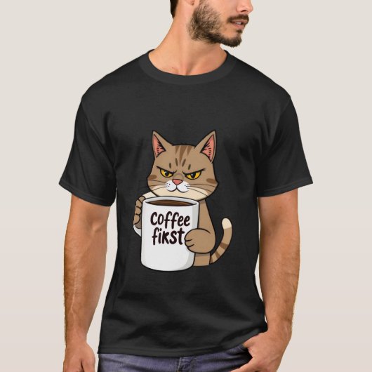 Funny Grumpy Tabby Cat Coffee First Morning ✨🐾☕ T-Shirt (Vorderseite)