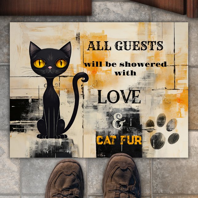 Funny Grunge Ocher Black Cat Fußmatte (Funny doormat featuring a cute black cat on a grunge painted background in ocher, ivory and black)