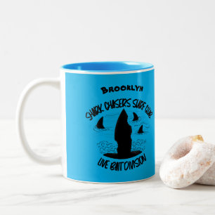 Funny Hai Chasers Surfclub Cartoon Zweifarbige Tasse