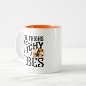 Funny Halloween Mug With Black Witch & Full Moon Zweifarbige Tasse (Vorderseite Links)