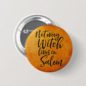 Funny Halloween | Nicht jede Hexe lebt in Salem Button (Vorne & Hinten)