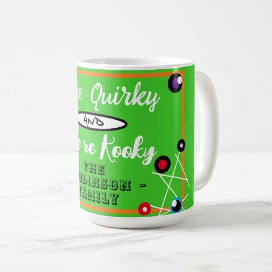 Funny Halloween Quirky Green Familienname Kaffeetasse (VorderseiteRechts)