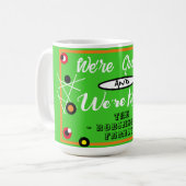 Funny Halloween Quirky Green Familienname Kaffeetasse (Vorderseite Links)