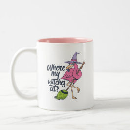 Funny Halloween rosa Flamingo, wo meine Hexen auf Zweifarbige Tasse