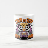 Funny Halloween Trick oder Bierskelette Kaffeetasse (Mittel)