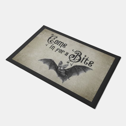 Funny Halloween Vampire Bat Kommen Sie zum Biss Fußmatte (Schrägansicht)