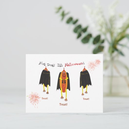 Funny Halloween Vampire Hot Dogtrick oder Treat Postkarte (Stehend Vorderseite)