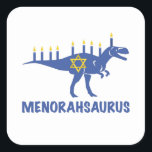 Funny Hanukkah Dinosaur MenorahSaurus Dino Quadratischer Aufkleber<br><div class="desc">Herzlichen Glückwunsch Hanukkah Dinosaurier Menorahsaurus. Niedlicher und alberner Dinosaurier mit Menorah-Kerzen auf seinem Rücken. Dies macht ein phantastisches Gag Geschenk oder Geburtstagsgeschenk für einen Naturwissenschafts- und Dino-Liebhaber oder Paläontologen.</div>