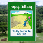 Funny Happy Birthday Golfer<br><div class="desc">Golfers lustige Geburtstagskarte. In einem Bunker stecken. Personalisieren Sie Ihre persönlichen Daten und Ihre Nachricht. Golfer steckt in einem Bunker fest. Der Golfspieler versucht,  seinen Ball aus dem Sandmücken zu holen. Funny Color Cartoon der Leute,  die Golf spielen.</div>