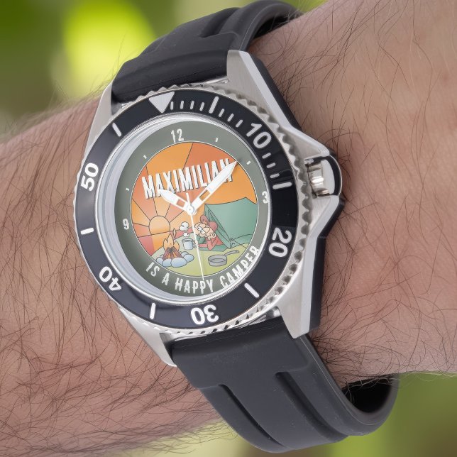Funny Happy Camper Cartoon mit Ihrem Namen Armbanduhr (Happy camper watch on a man's wrist)