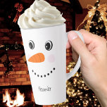 Funny Happy Face Snowman Christmas Hot Coco Milchtasse<br><div class="desc">Latte Tasse Personalisiert Funny Happy Face Snowman Weihnachten Heiße Cocoa. Fügen Sie einfach einen Namen hinzu.</div>