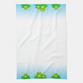 Funny Happy Frogs on Light Blue Gradient Geschirrtuch (Vertikal)