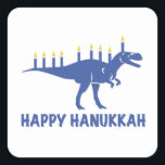 Funny Happy Hanukkah Dinosaur Menorah Candle Quadratischer Aufkleber<br><div class="desc">Hanukkah,  Chanukkah oder Channukah dieses Design ist ein perfektes Geschenk für jeden,  der in Hanukkah feiert und teilnimmt und ein Interesse an jüdischen Traditionen hat. Funny Dinosaur Happy Hanukkah Design mit Menorah Candles macht ein großes Geschenk dieses Chanukah.</div>