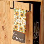 Funny Happy Sonnenblume Custom Alexa Zitat Geschirrtuch<br><div class="desc">Funny Chic Personalisiert floral Muster Modernes Küchentuch. Diese farbenfrohen Sonnenblumenhandtücher sind perfekt, um Ihrer Küche einen farbenfrohen Pop zu verleihen. Machen Sie sie einzigartig, indem Sie Ihren Namen oder Ihr Lieblings-Zitat hinzufügen. Ob Sie ein erfahrener Koch oder ein aufstrebender Zuhause-Koch sind, diese Handtücher sind der ideale Begleiter für kulinarische Abenteuer....</div>