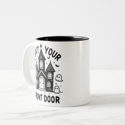 Funny Haunted Castle Mugs – “Shut Your Front Door” Zweifarbige Tasse (Vorderseite Links)