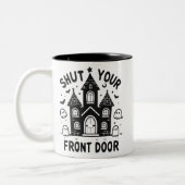 Funny Haunted Castle Mugs – “Shut Your Front Door” Zweifarbige Tasse (Links)