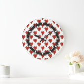 Funny Heart Pattern gold red + your backgr. & text Große Wanduhr (Zuhause)