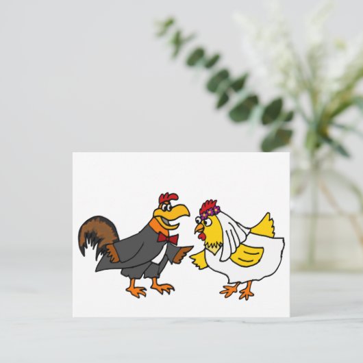 Funny Hen Bride und Rooster Groom Wedding Postkarte (Stehend Vorderseite)