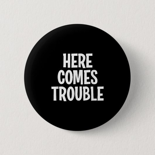 Funny Here kommt Trouble Joke Sarcastic Familie Button (Vorderseite)