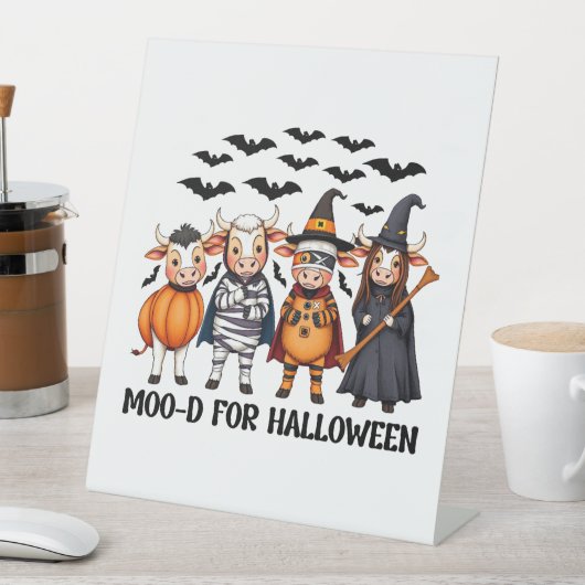 Funny Highland Cow Moo-d zu Halloween Sockelschild (In Situ)