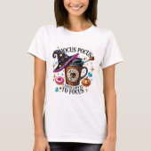 Funny Hocus Pocus I Need Coffee Witch T-Shirt (Vorderseite)