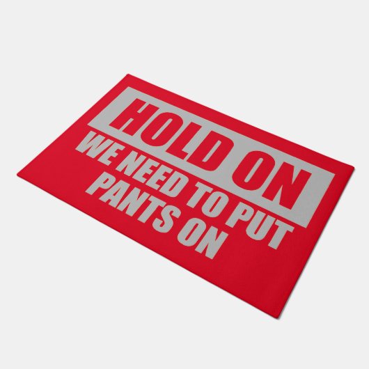 Funny Hold on Put Pants on Quote Red Grau Fußmatte (Schrägansicht)