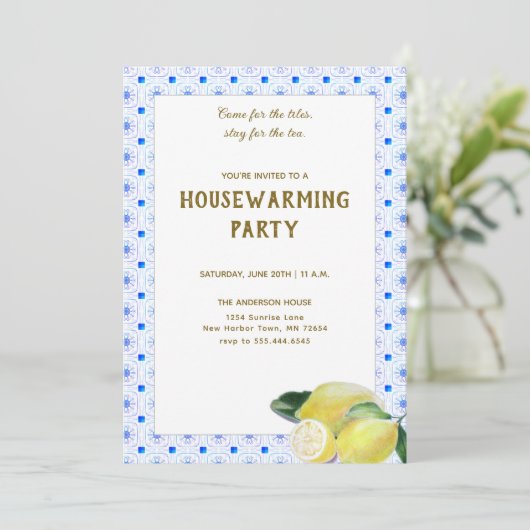 Funny Housewärming Tee Party Boho Lemon Blue Tiles Einladung (Stehend Vorderseite)