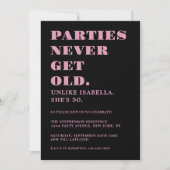 Funny Humour 50. Geburtstag Schwarz und Rosa Einladung (Vorderseite)