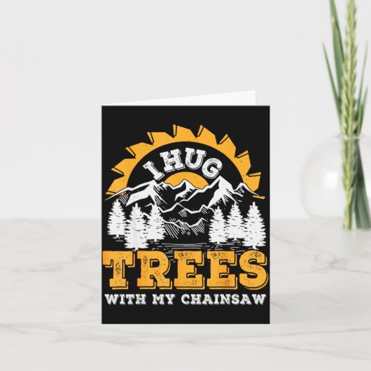 Funny I Hug Trees Chainsaw Logger Mountain Design  Karte (Vorderseite)