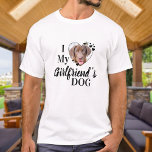 Funny I Liebe My Girlfriend's Dog Custom Foto T-Shirt<br><div class="desc">Wen Liebe du wirklich? Deine Freundin oder ihr Hund! Geben Sie Ihrem Freund diesen Valentinstag das perfekte Geschenk mit diesem lustigen Hundeliebhaber Shirt! Ein Muss für jeden Hundefreund, Hundemama und Hundedad! Eine lustige Drehung auf meiner Liebe My Girlfriend, dieses Shirt Zitat "I Liebe My Girlfriend's Dog" ... Personalisieren Sie sich...</div>