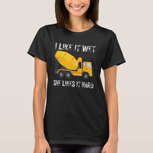 Funny I Like It Wet She Likes It Hard Cement Concr T-Shirt (Vorderseite)