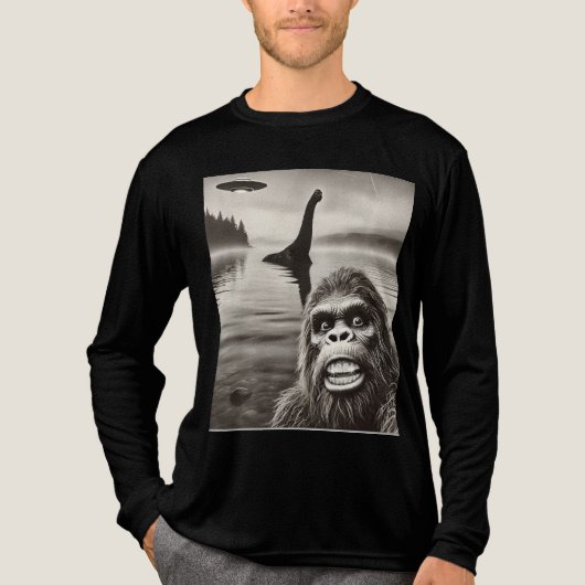 Funny iced out  Bigfoot  Watching UFO Alien  Tri-Blend Shirt (Vorderseite)