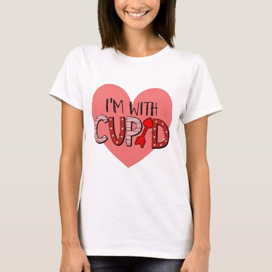 Funny ich bin mit Cupid Extravaganten Script Rosa T-Shirt (Vorderseite)