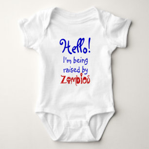 Funny, ich bin, werde von Zombies aufgezogen Baby Strampler