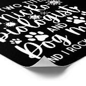 Funny Ich habe zwei Titel Mikrobiologe und Hundemu Poster (Ecke)