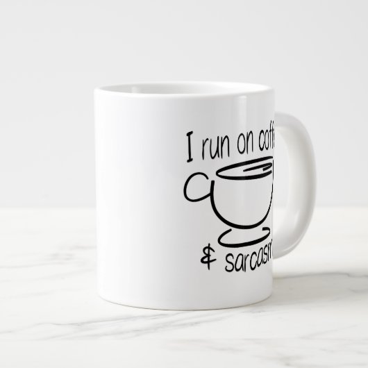 Funny Ich laufe auf Kaffee und Sarcasi Jumbo-Tasse (Vorderseite Rechts)
