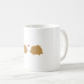 Funny Igel in Liebe mit Scrub Brush Kaffeetasse (VorderseiteRechts)