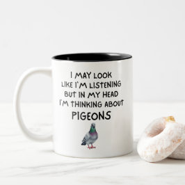 Funny I'm Thinking About Pigeons Zweifarbige Tasse