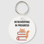 Funny "Introvert in Progress" with Cat Schlüsselanhänger (Rückseite)