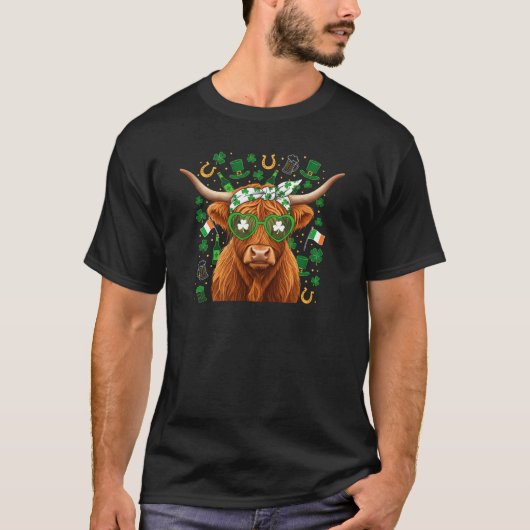 Funny Irish Highland Cow Clover Glasses T-Shirt (Vorderseite)