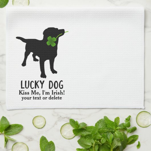 Funny Irish St. Patrick's Day Black Lab Lucky Dog Küchentuch (Gefaltet)